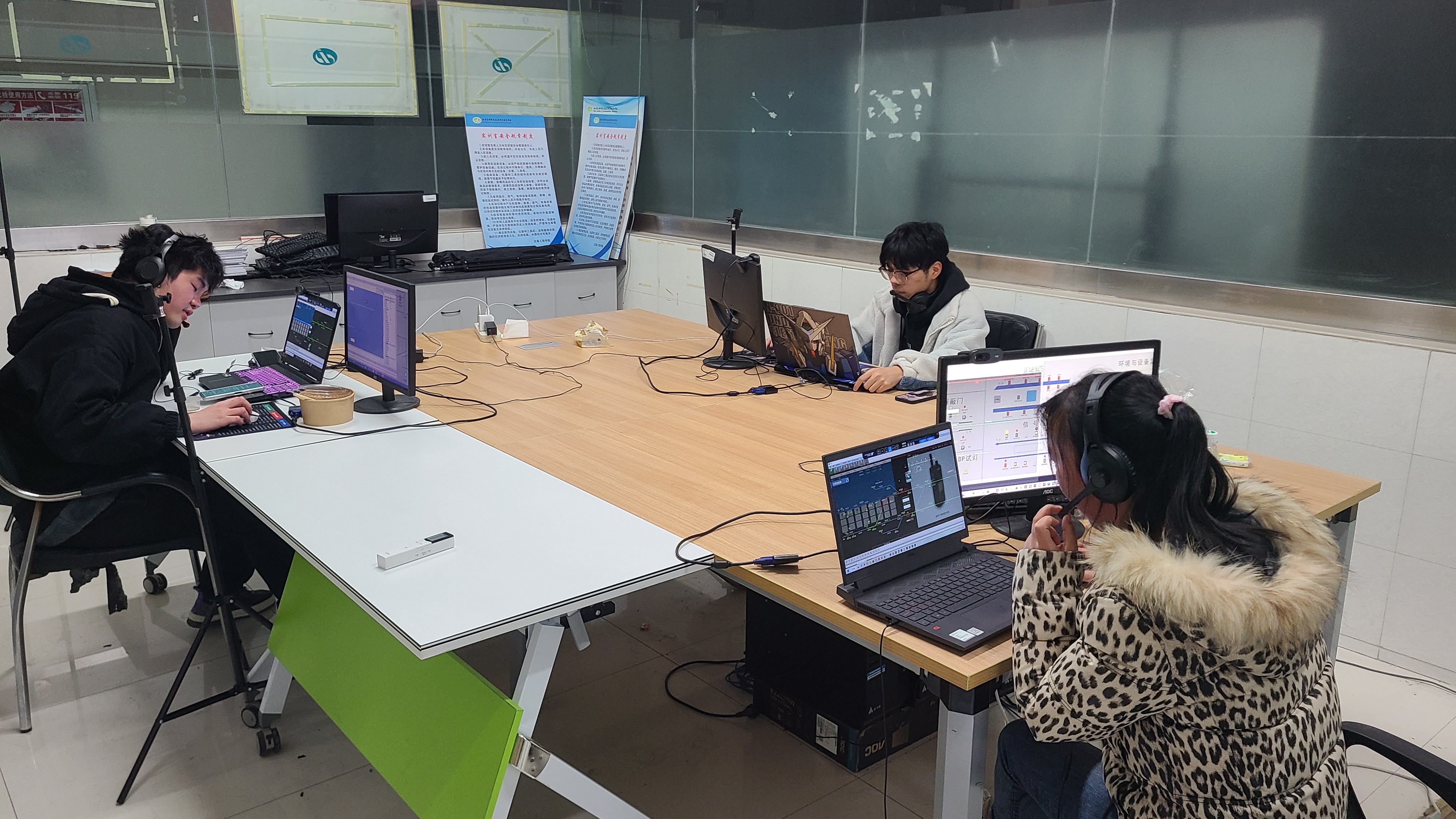 交通工程学院在“金砖”大赛城轨服务员赛项喜获佳绩