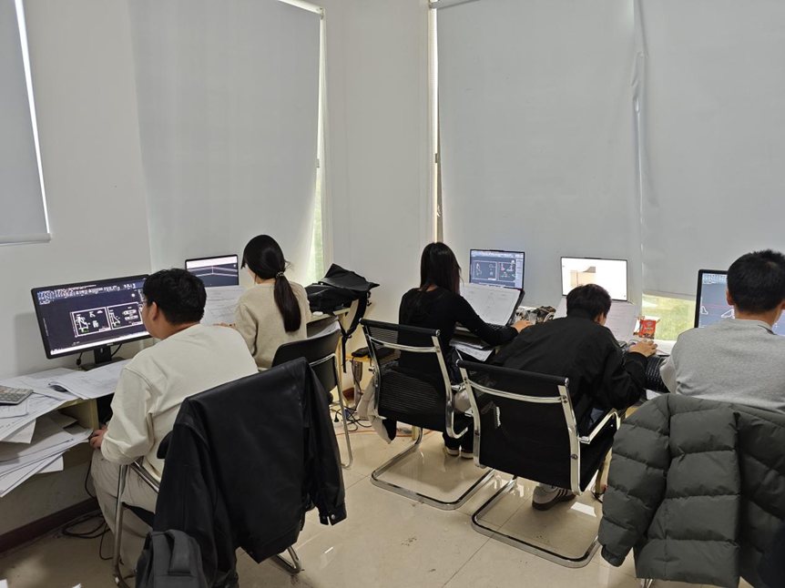 交通工程学院师生争分夺秒全力备战市赛