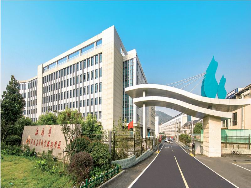 1542720747277014208.jpg 调整大小 新校门.jpg