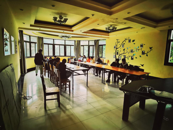 开云app官方在线入口心理健康协会开展“盲人排队”朋辈团辅活动