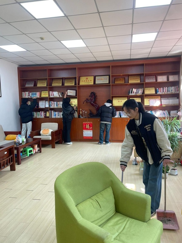 三月春风暖,雷锋精神传