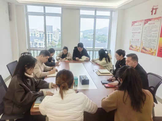 行政第三党支部召开党员大会