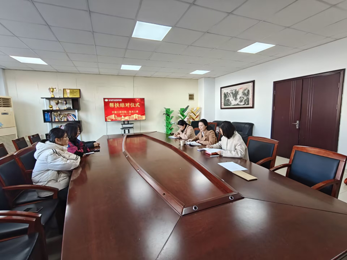 冬日暖阳:退休老教师给困难学生送温暖 ——交通工程学院二级关工委帮扶结对仪式