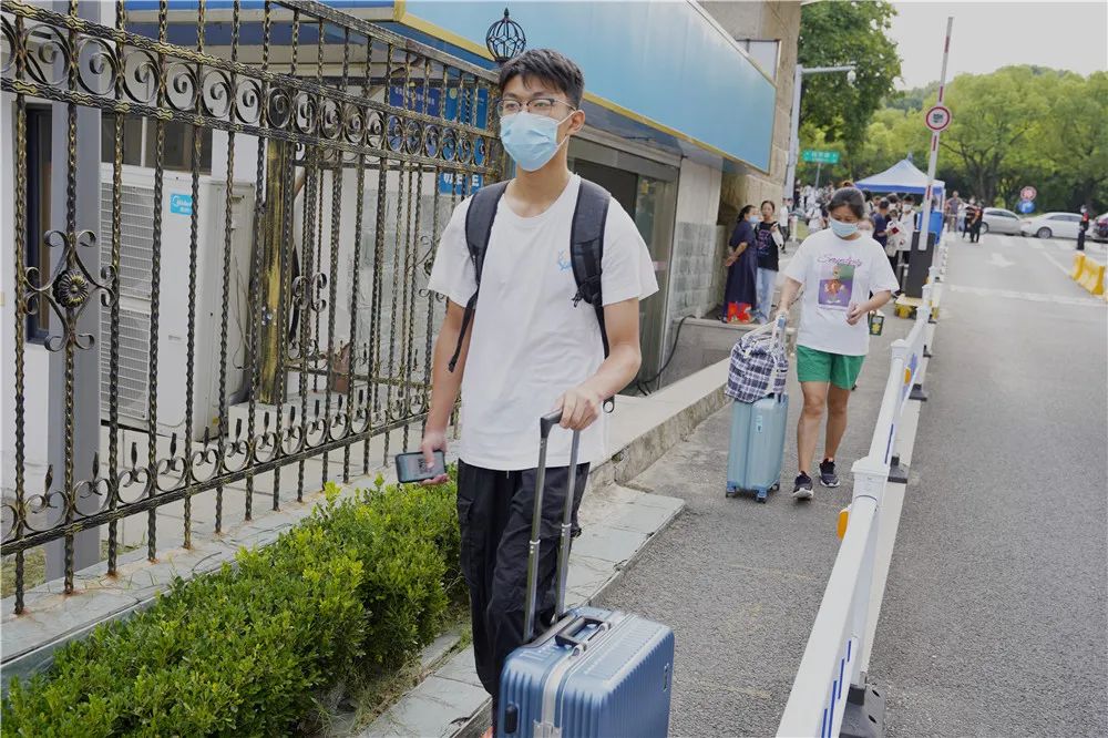 金秋交校 再启新篇:学校迎来2022级新生