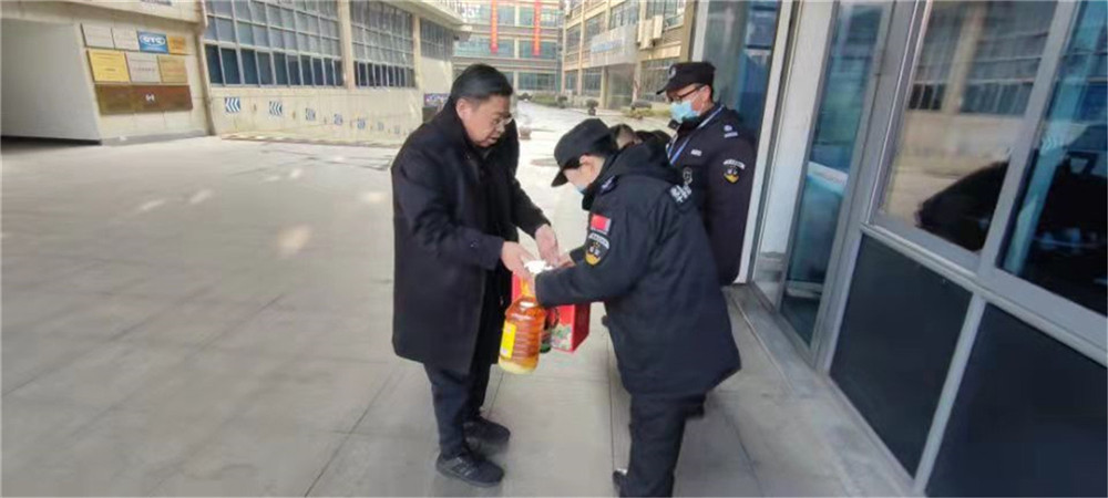 学校党委书记、校长李虎走访慰问春节一线值班值守人员