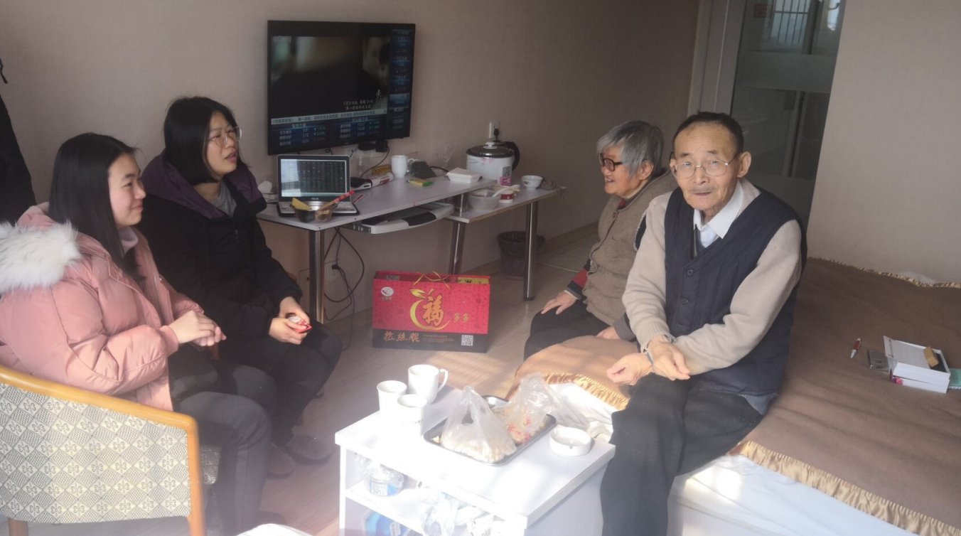 心系老教师,情暖中国年 ---信息管理学院春节探望退休老教师