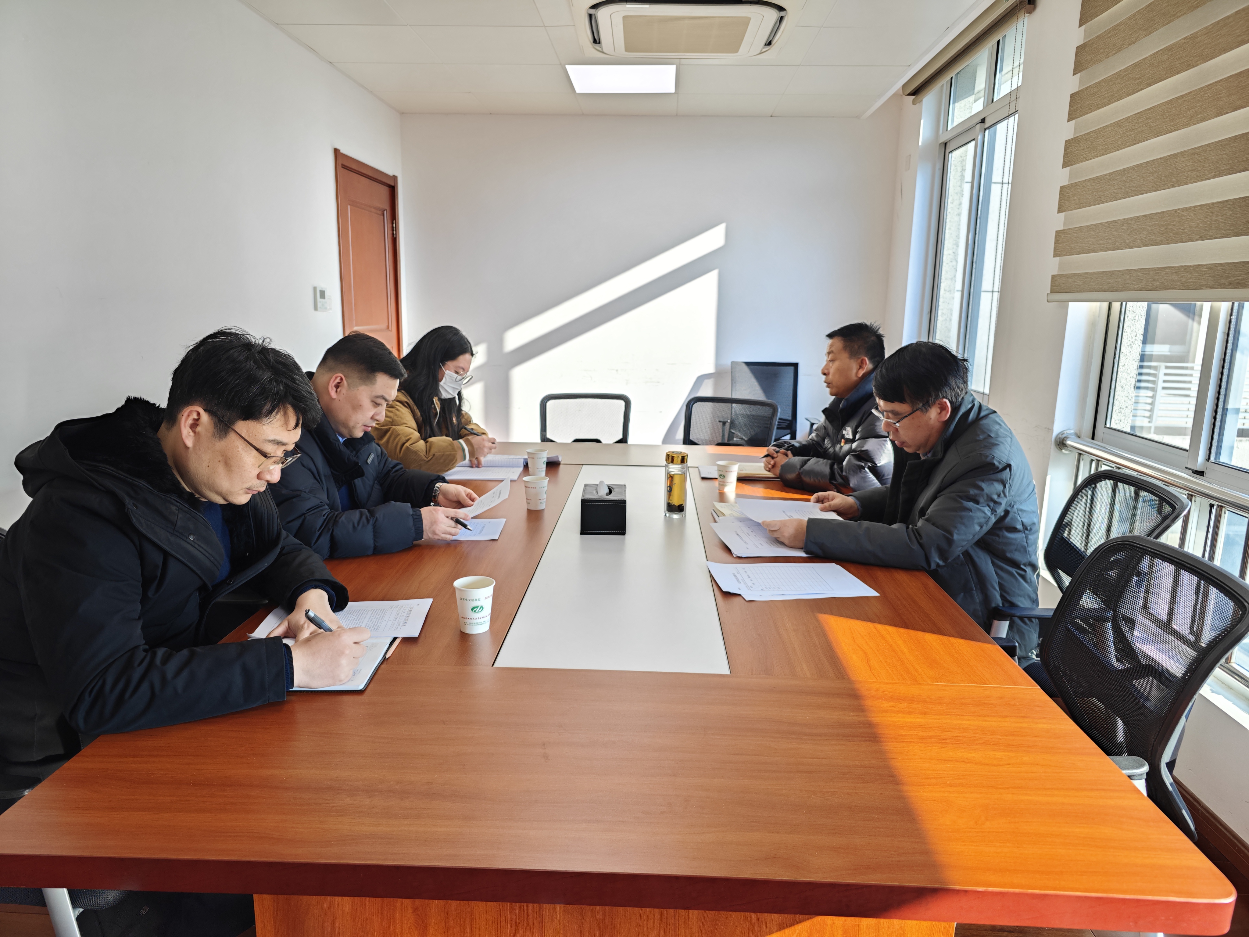 招生就业处党支部召开主题教育专题组织生活会和开展民主评议党员