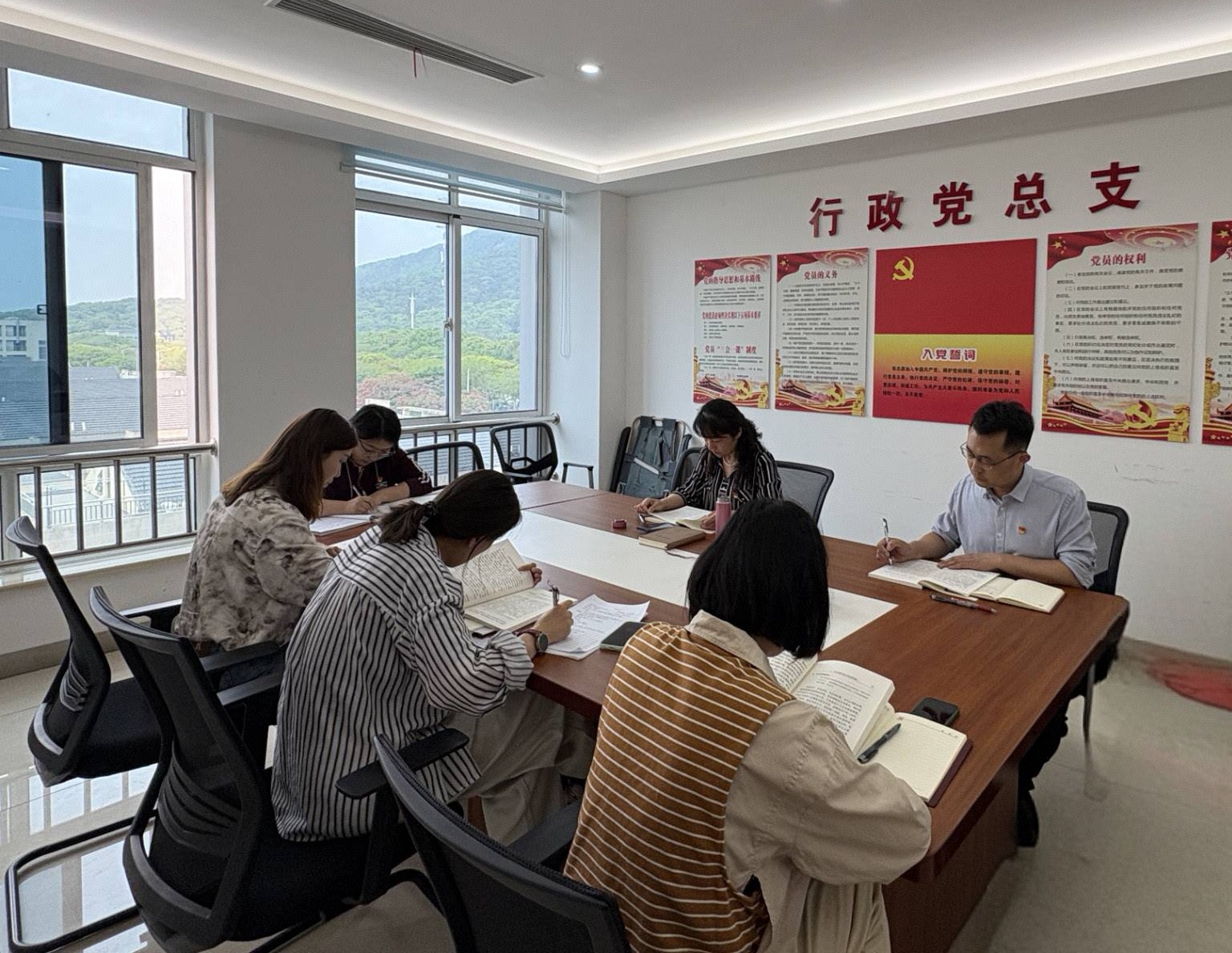 行政第二党支部开展“轮流领学”, 让政治理论学习入脑入心